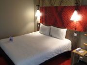 Ibis Wrocław Centrum, Breslau, Polen, Zimmer 121 mit Doppelbett