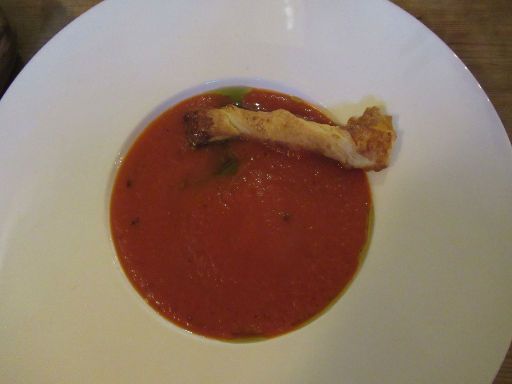 Restaurant Ogniem i Mieczem, Bydgoszcz – Bromberg, Polen, Tomatensuppe mit Bryndza / Käse