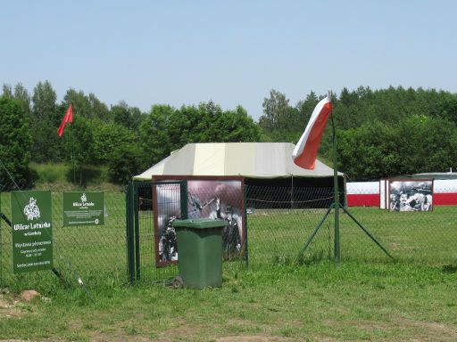 Muzeum 303 Wilcze Lotnisko, Kętrzyn - Rastenburg, Polen, Parkplatz an der Straße Kętrzyn – Gierłoż, 11-400 Kętrzyn, Polen