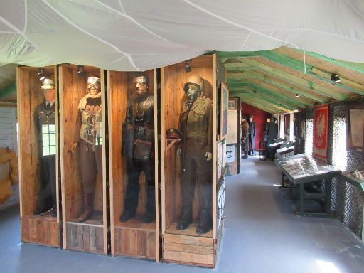 Muzeum 303 Wilcze Lotnisko, Kętrzyn - Rastenburg, Polen, Uniformen und Ausrüstungen
