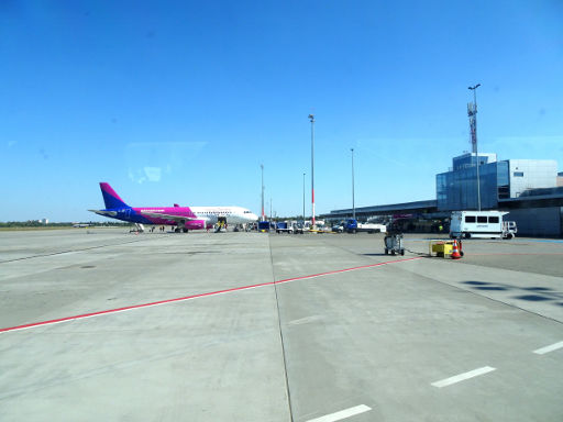 Flughafen Poznań, POZ, Polen, Wizz Air auf einer Außenposition