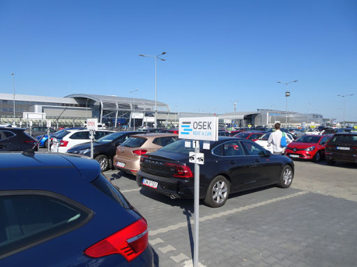 Flughafen Poznań, POZ, Polen, Parkplatz Mietwagen