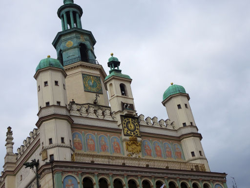 Rathaus und Museum der Stadtgeschichte, Poznań, Polen, Rathausturm um 12:00