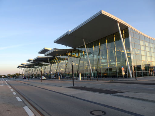 Flughafen Wrocław, WRO, Polen, Terminalgebäude Außenansicht