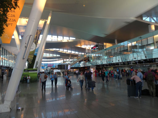 Flughafen Wrocław, WRO, Polen, Terminal Abflug Bereich Check In Schalter