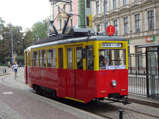 Historische Straßenbahn, Wrocław, Polen, historische Straßenbahn an der Haltestelle Oper