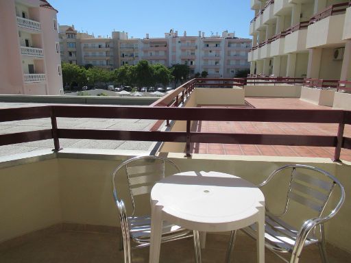 Hotel Alba, Monte Gordo, Portugal, Blick vom Balkon Richtung Schwimmbecken