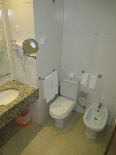 Hotel Alba, Monte Gordo, Portugal, Bad mit WC und WD