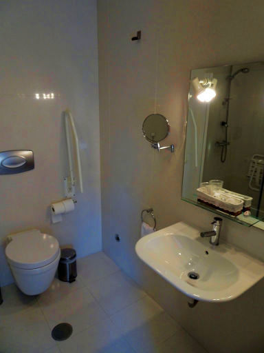 Hotel Santa Apolónia, Bragança, Portugal, Bad mit WC und Waschbecken