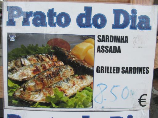Albufeira, Portugal, gegrillte Sardinen