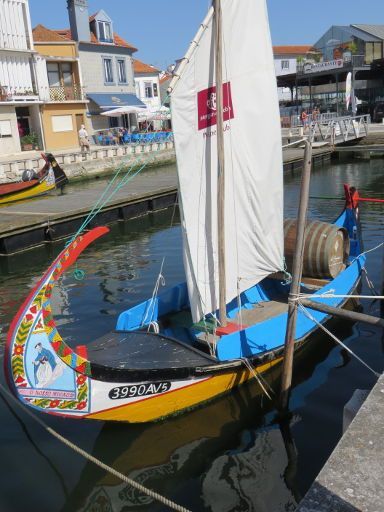 Aveiro, Portugal, historisches Segelboot als Werbemittel