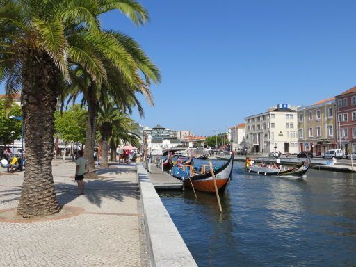 Aveiro, Portugal, Ausflugsboote am Canal Central