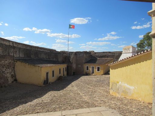 Burg, Castelo de Castro Marim, Portugal, erster Burghof