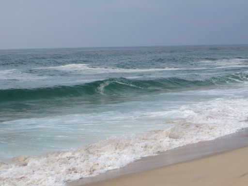 Barrinha Surf School, Praia de Esmoriz, Portugal, Brandung am Strand von Esmoriz