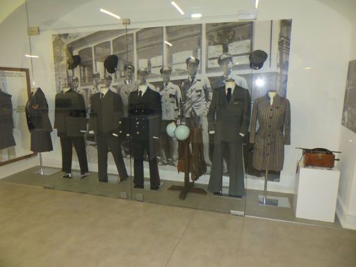 CARRIS Museum, Lissabon, Portugal, Ausstellung mit Uniformen