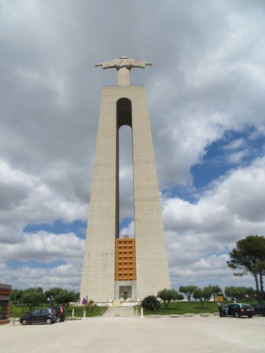 Cristo Rei, Lissabon, Portugal, Parkplatz und Ansicht von der Rückseite