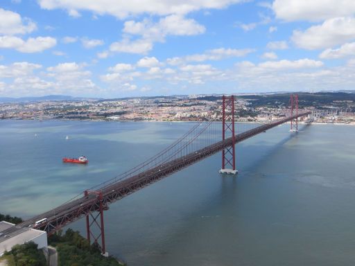 Cristo Rei, Lissabon, Portugal, Ausblick auf die Brücke des 25. April