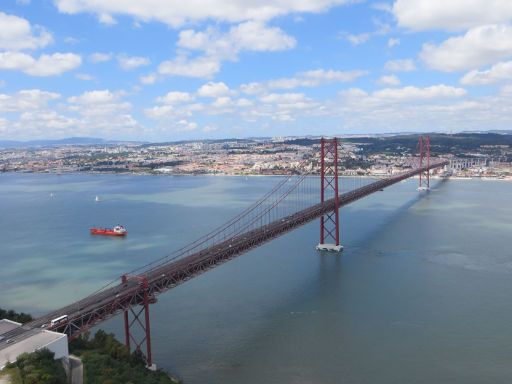 Brücke des 25. April, Lissabon, Portugal, Ansicht von Cristo Rei, Christus der König Statue in Almada