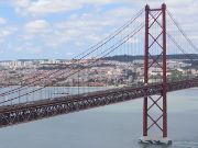 Brücke des 25. April, Lissabon, Portugal, Ansicht von Cristo Rei, Christus der König Statue in Almada