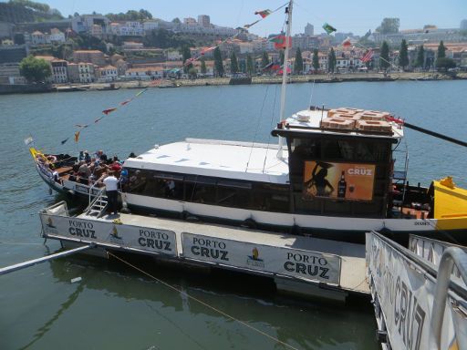 Douro Acima, 6 Brücken Bootsfahrt, Porto, Portugal, Boot an der Anlegestelle am Ribeira Kai