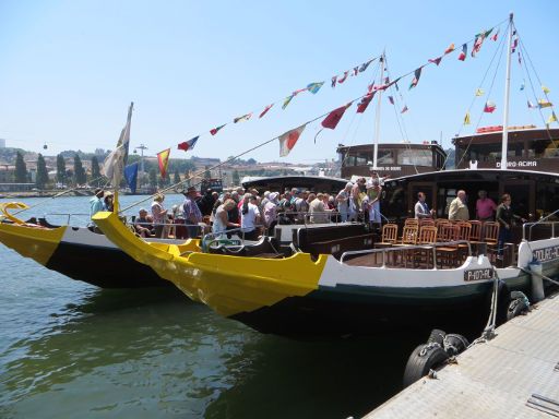 Douro Acima, 6 Brücken Bootsfahrt, Porto, Portugal, Boote an der Anlegestelle