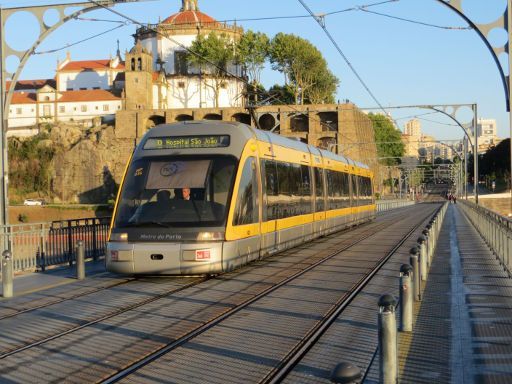 Dom Luís I Brücke, Porto, Portugal, Tram / Straßenbahn