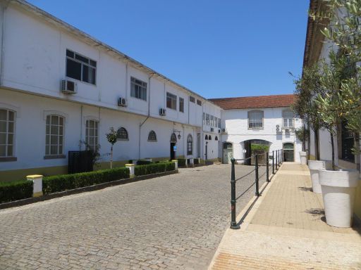 Real Companhia Velha, Porto, Portugal, Kopfsteinpflasterstraße auf dem Hof