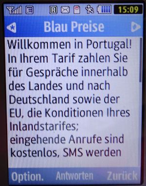 Blau, SMS auf einem Samsung GT–S3370 mit Meldung Willkommen in Portugal August 2019