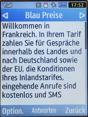 Blau, SMS auf einem Samsung GT–S3370 mit Meldung Willkommen in Frankreich Oktober 2022