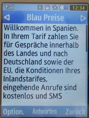 Blau, SMS auf einem Samsung GT–S3370 mit Meldung Willkommen in Spanien März 2024