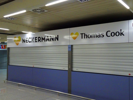 Neckermann / Thomas Cook Schalter Oktober 2019 auf dem Flughafen Palma de Mallorca PMI