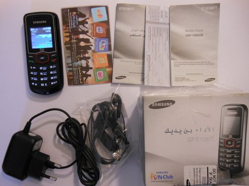 Samsung, Mobiltelefon, GT–E1087T, Lieferumfang mit Garantiekarte, Bedienungsanleitung in englisch und arabisch, Ohrhörer, Netzteil und Fun Club Karte