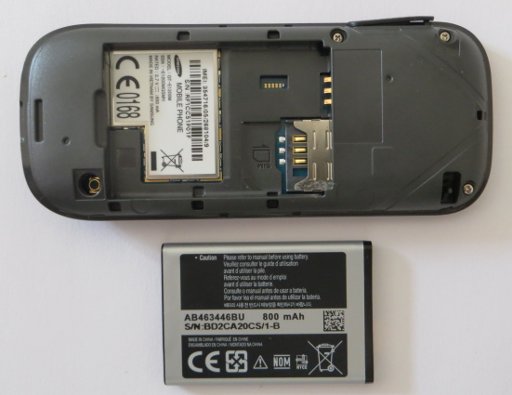 Samsung, Mobiltelefon, GT–E1200M, Gehäuse geöffnet und Batterie AB463446BU 800 mAh