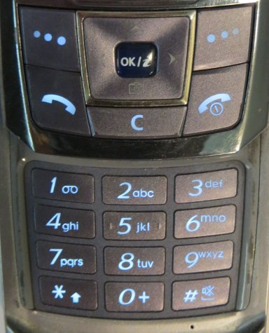 Samsung, Mobiltelefon, SGH–E250, blau leuchtene Tastatur