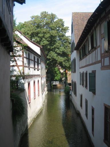 Basel, Schweiz, Häuser am Kanal in der St Alban Vorstadt