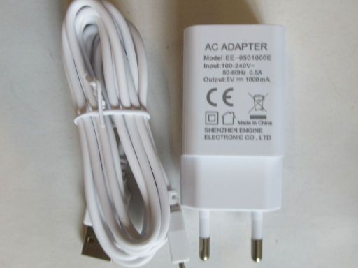 avidsen IRIS-SC2 Modell 123582, USB Kabel und Netzadapter