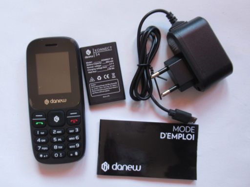 Mobiltelefon, danew KONNECT 34, Lieferumfang Mobiltelefon, Kurzanleitung, Garantiekarte, Batterie und Ladeger&auml;t