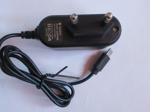 Mobiltelefon, danew KONNECT 34, Ladeger&auml;t AC/DC Adaptor Eingang 100 V- 240 Volt Ausgang 5 Volt 300 mA