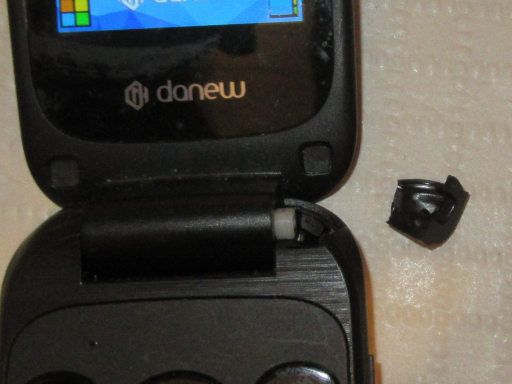 Mobiltelefon, danew KONNECT 42, Geh&auml;use nach Sturz gebrochen im Juli 2026