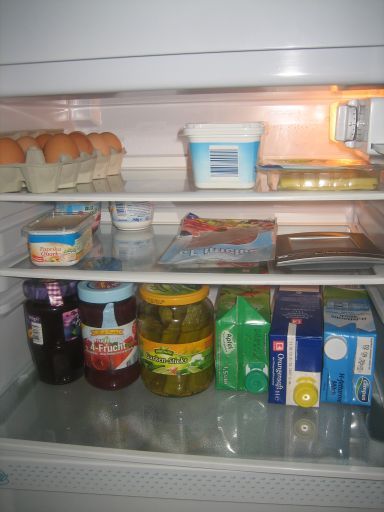 Kühlschrank mit Gefrierfach, Indesit GF 160 AI, Gefrierfach oben, 3 Ablagen und große Schublade