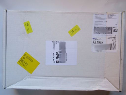 FedEx®, Paket im Format 49,0 × 32,0 × 9,0 cm, Gewicht 1,7 kg