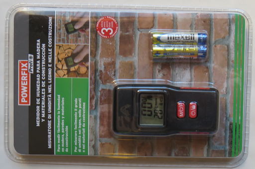 Powerfix® Bau– und Holzfeuchtemessgerät, Lidl, Verpackung mit Messgerät, Batterien und Bedienungsanleitung