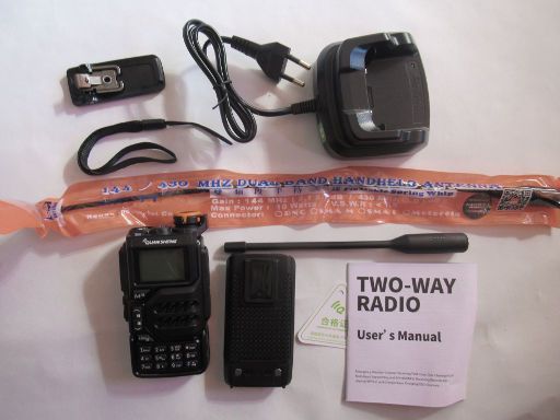 Quansheng UV-K5, Handfunkgerät, Lieferumfang Gerät, Akku, Halterung, lange Antenne, Bedienungsanleitung, Ladegerät
