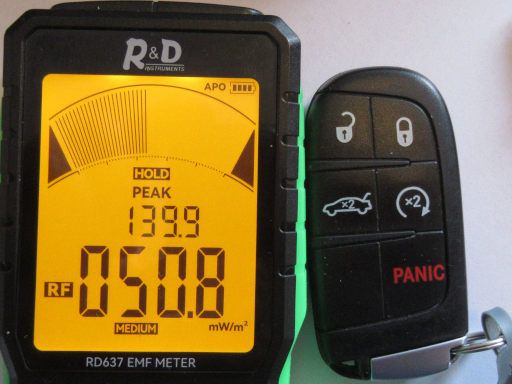 R&D Instruments RD 637, EMF Messger&auml;t, Messung Funkfernbedienung Autoschl&uuml;ssel Dodge Challenger
