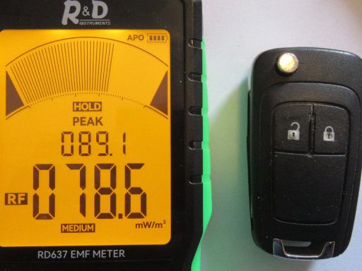 R&D Instruments RD 637, EMF Messger&auml;t, Messung Funkfernbedienung Autoschl&uuml;ssel Opel Corsa