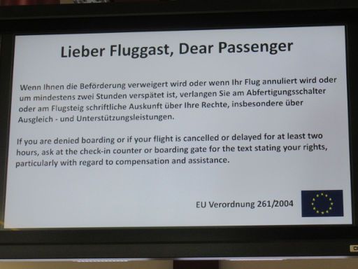 Berlin, Deutschland, Flughafen Tegel TXL, Hinweis Fluggastrechte beim Check In Schalter