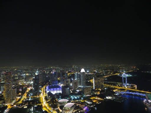 1–Altitude°, Singapore, Viewing Gallery Ausblick Swissôtel The Stamford, Esplanade und Singapore Flyer