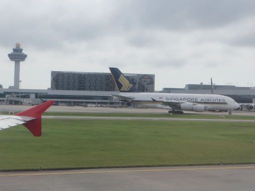 Internationaler Flughafen, Changi, SIN, Singapore, Singapore Airlines A380–800 auf dem Vorfeld