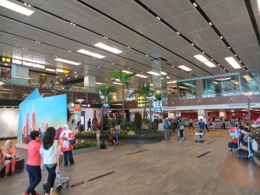 Internationaler Flughafen, Changi, SIN, Singapore, Terminal 1, Abflugbereich mit Duty Free und weiteren Geschäften