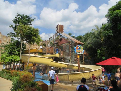 Resorts World™ Adventure Cove Waterpark™, Singapore, Big Bucket Treehouse